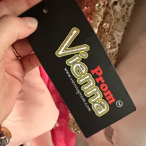 Vienna Prom - Picture 3 of 8